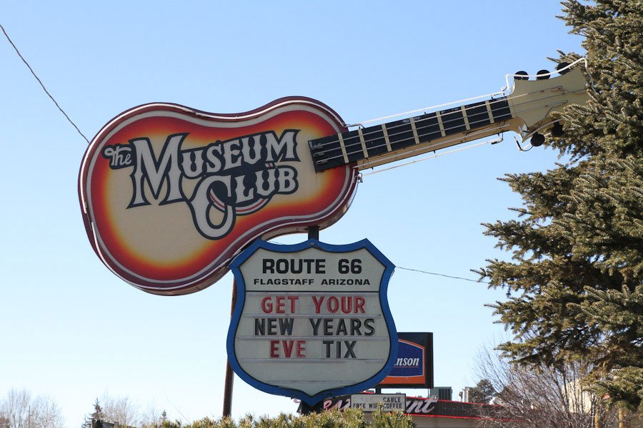 Giants along Route 66: Southwests largest log cabin & Giant tree stump & Guitar