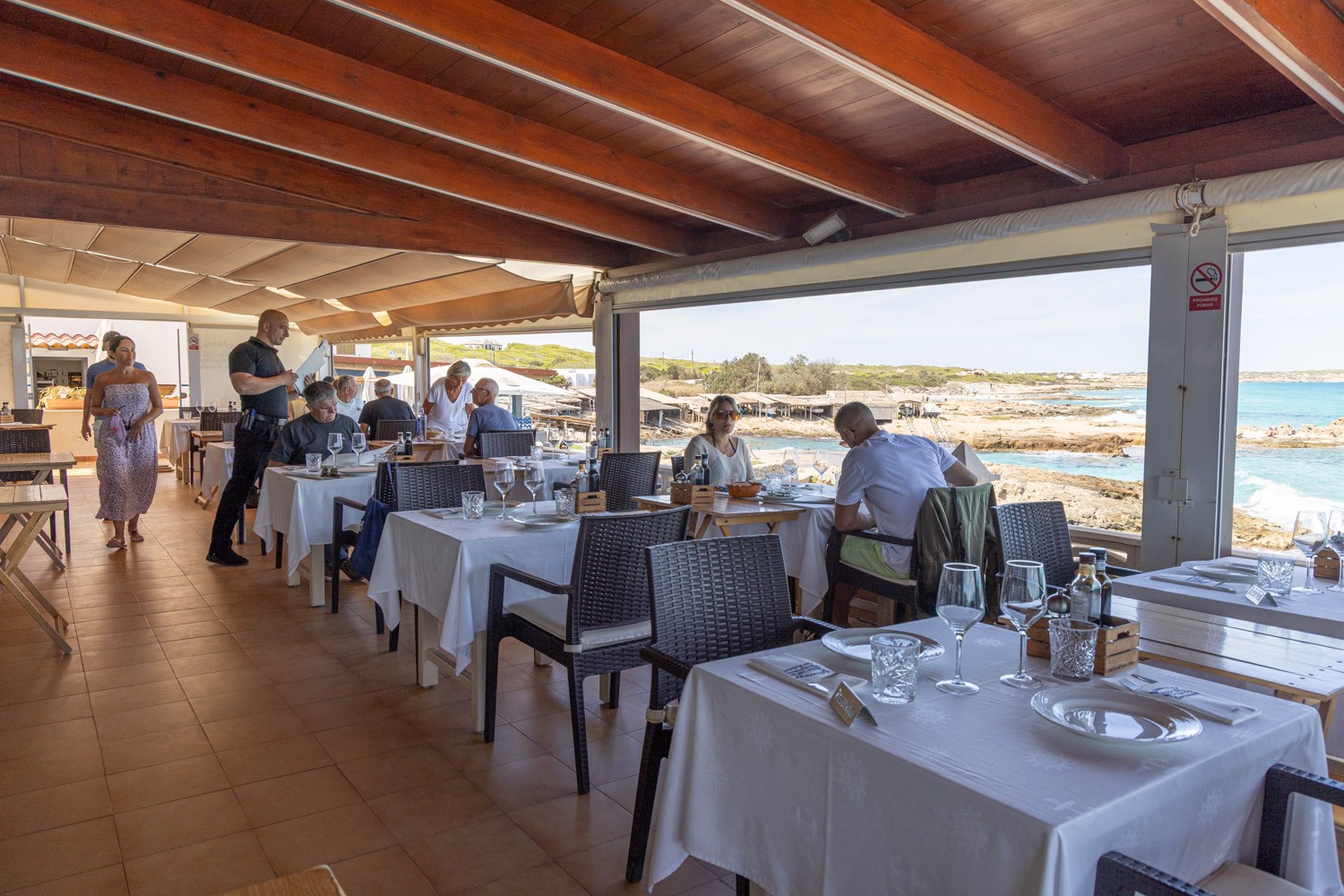 Dining area at Restaurant Can Rafale