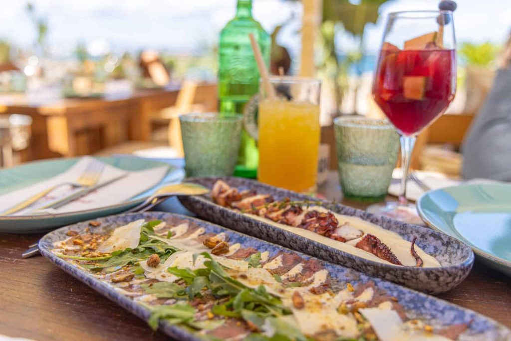 Food and drinks at Chezz Gerdi